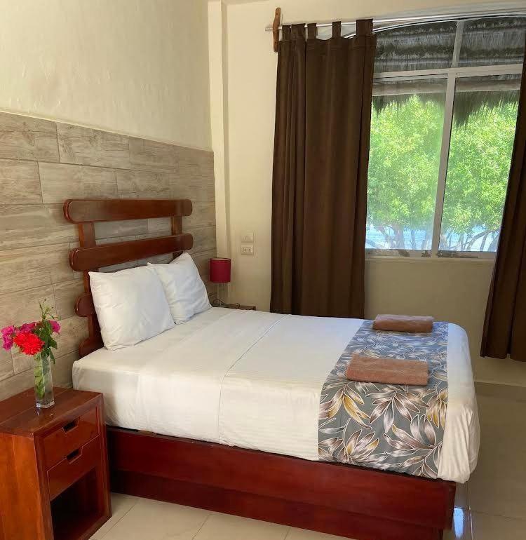 Porto Coral Hotel & Suites Chetumal Bagian luar foto