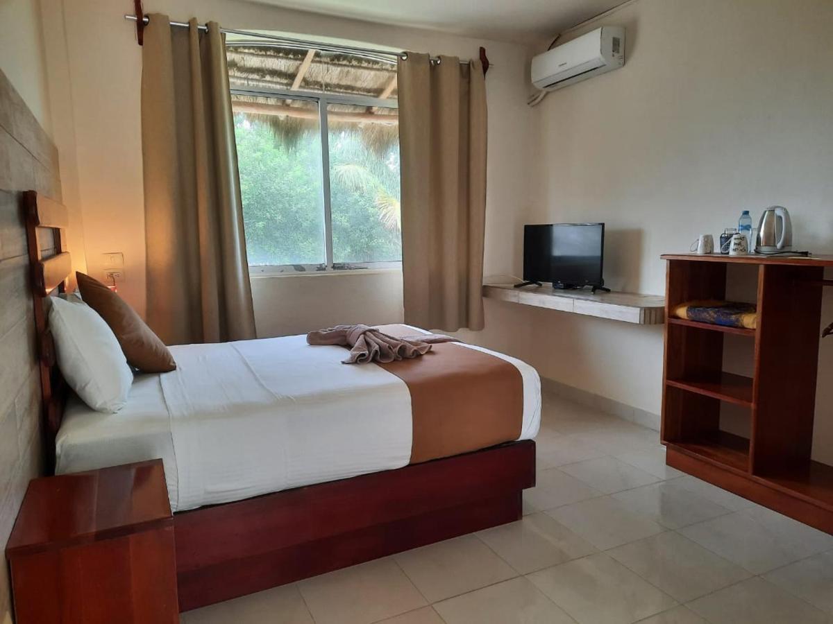 Porto Coral Hotel & Suites Chetumal Bagian luar foto