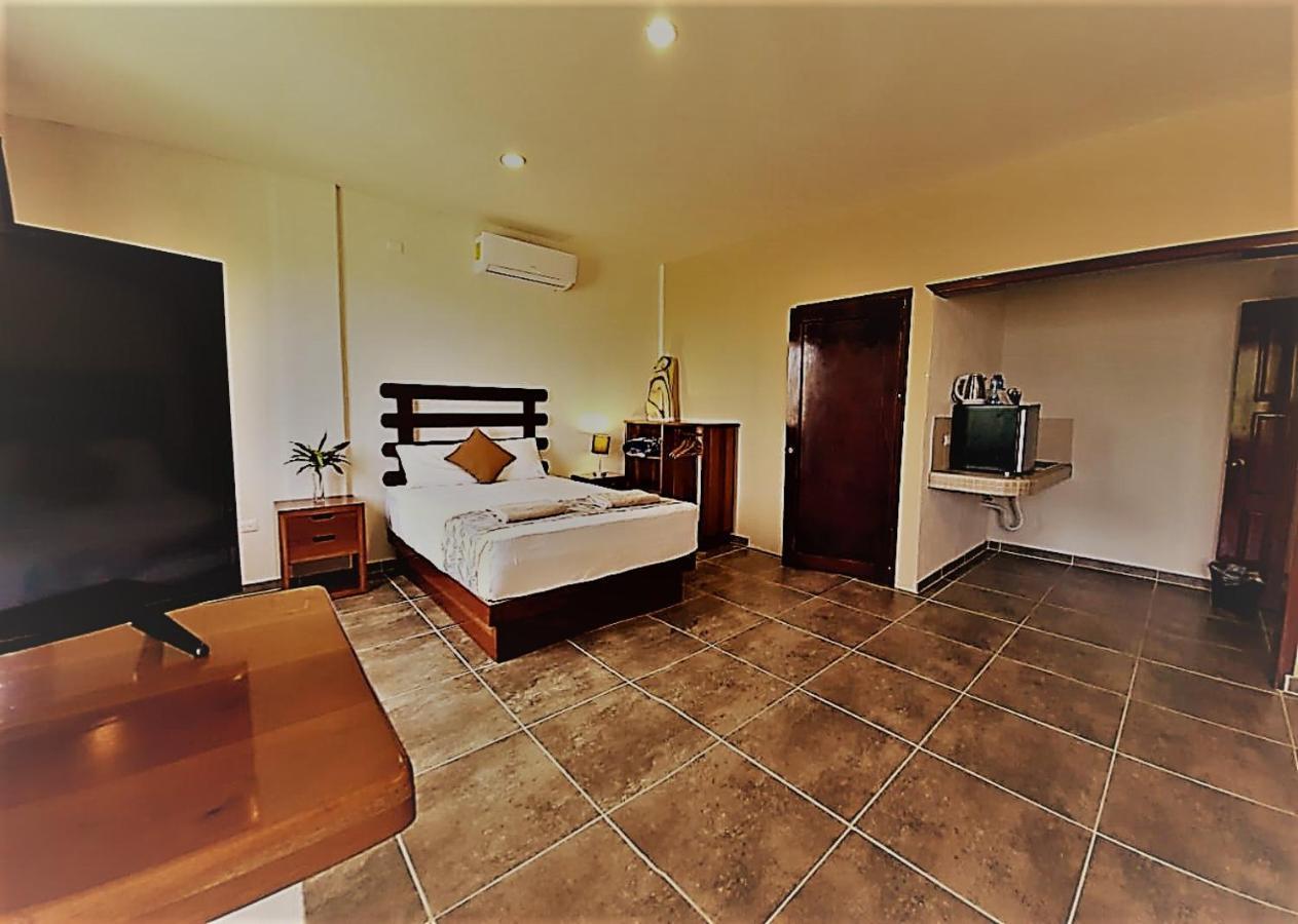 Porto Coral Hotel & Suites Chetumal Bagian luar foto