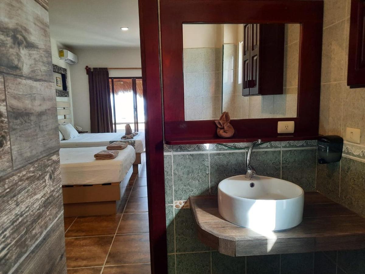Porto Coral Hotel & Suites Chetumal Bagian luar foto